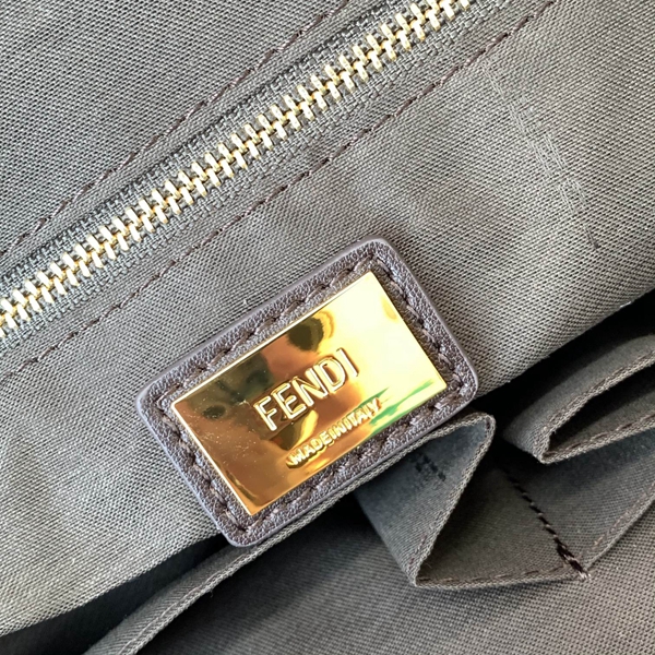 スーパーコピーブランドバッグ着用イメージ